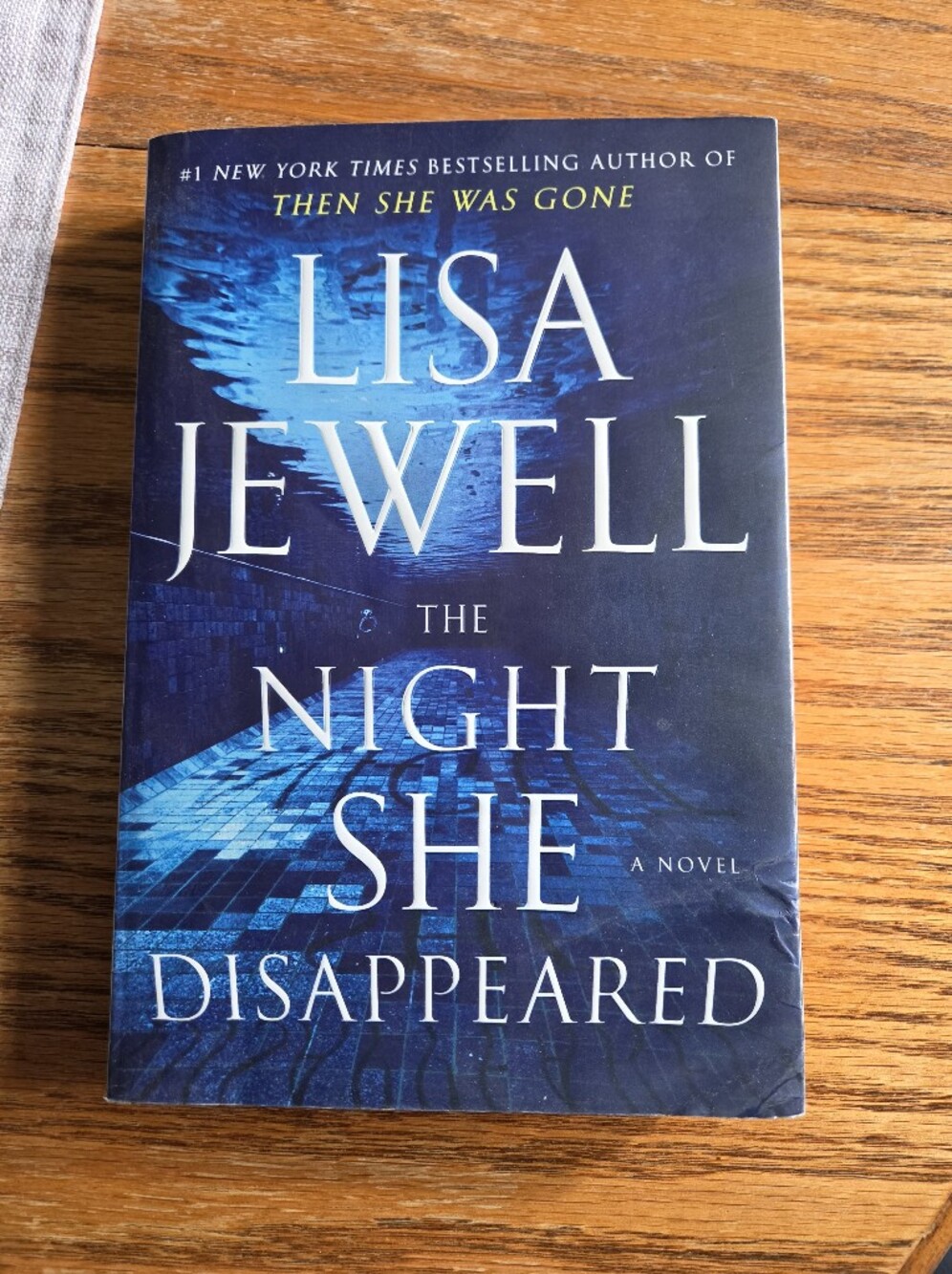 Lisa Jewell "The Night She Disappeared" - Blue Hardcover/Trade Paperback